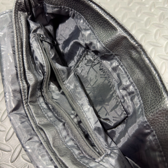 Kardashian Kollection Women's Black Snake Print Zipper Pockets Crossbody Purse - Picture 11 of 16